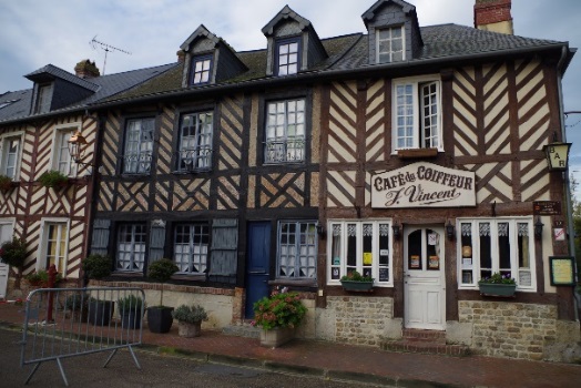 図7 ノルマンディーの村